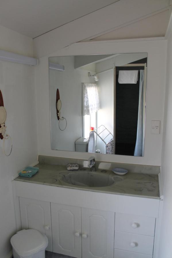 Brockies B N B Bed & Breakfast Rawene Bagian luar foto